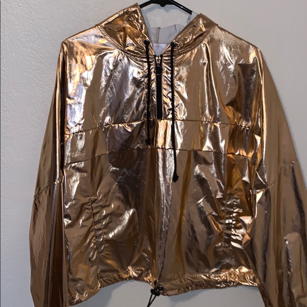 Gold wind breaker